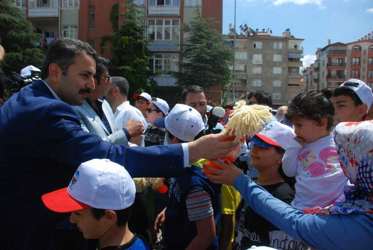 Şehri Temiz Tutmaya Yardımcı Olan Miniklere Ödül