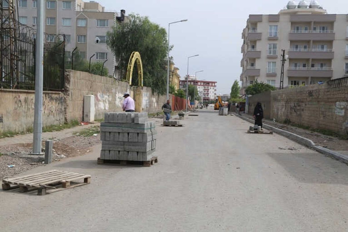 Silopi\'de Kaldırım Çalışmaları Devam Ediyor