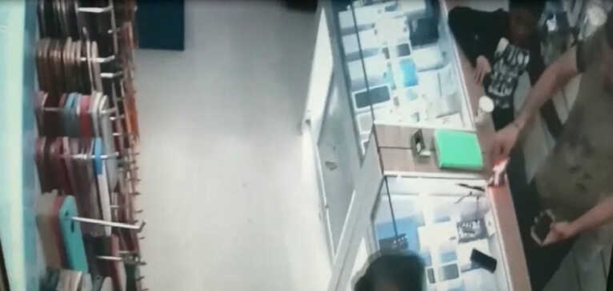 Şişen Cep Telefonu Bataryası Patladı
