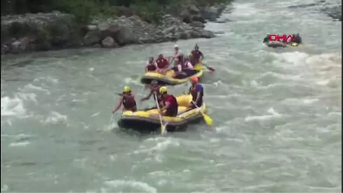 Spor Bakanı Bak, Fırtına Deresinde Rafting Yaptı