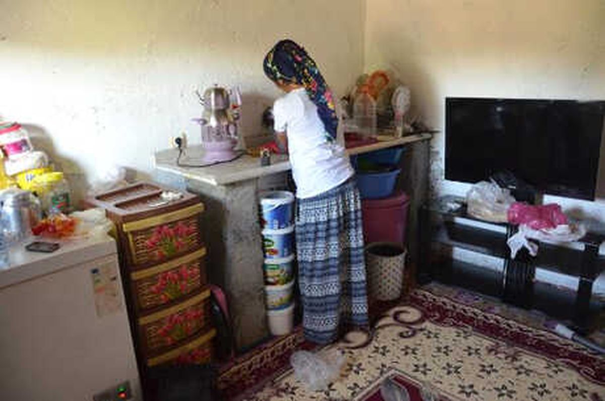 Tek Odada, 14 Kişi Yaşıyor