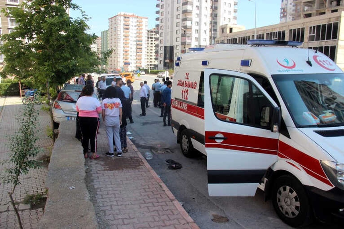Ticari Taksi ile Otomobil Çarpıştı: 1 Yaralı