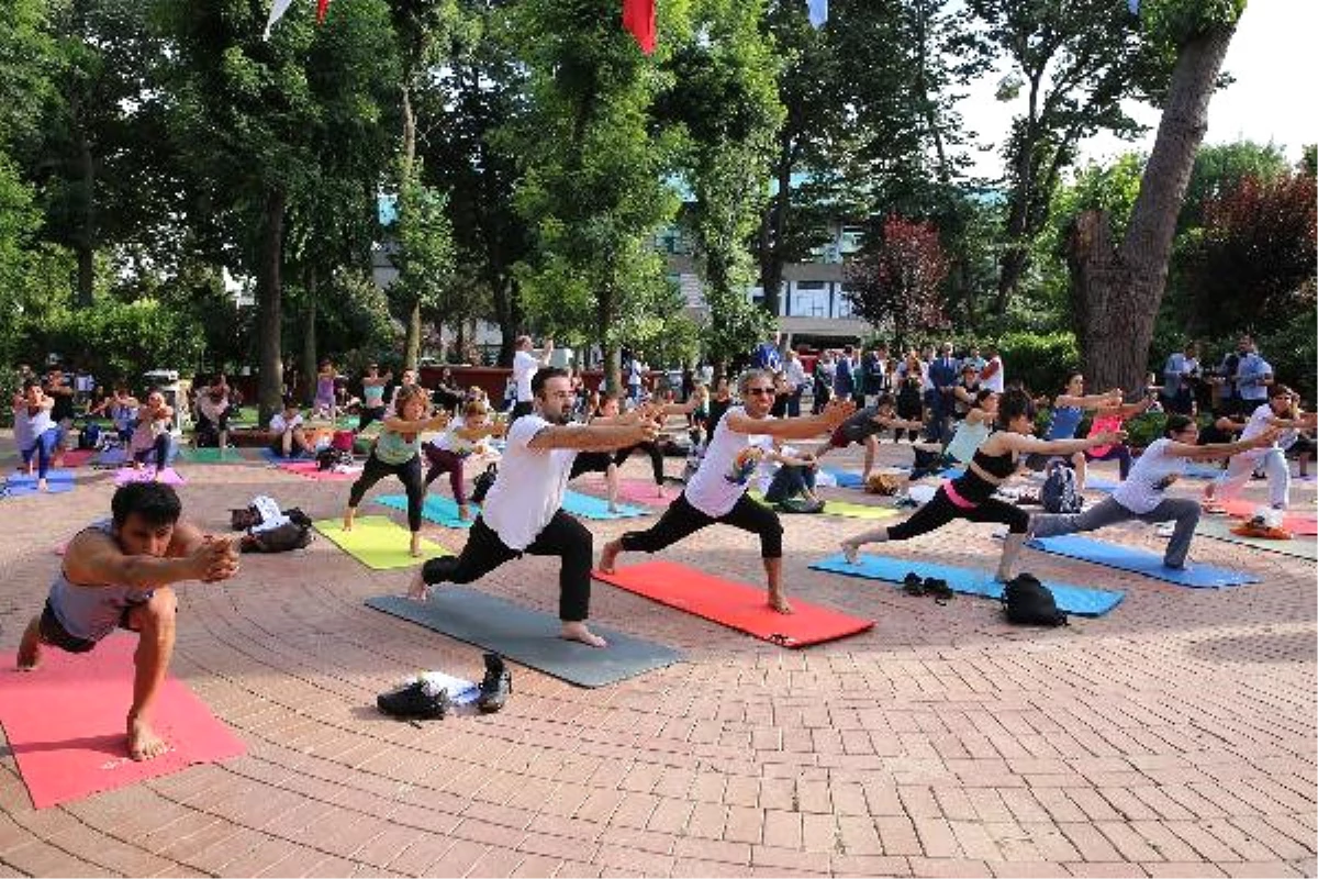 Uluslararası Yoga Günü Nişantaşı Sanat Parkı\'nda Kutlandı