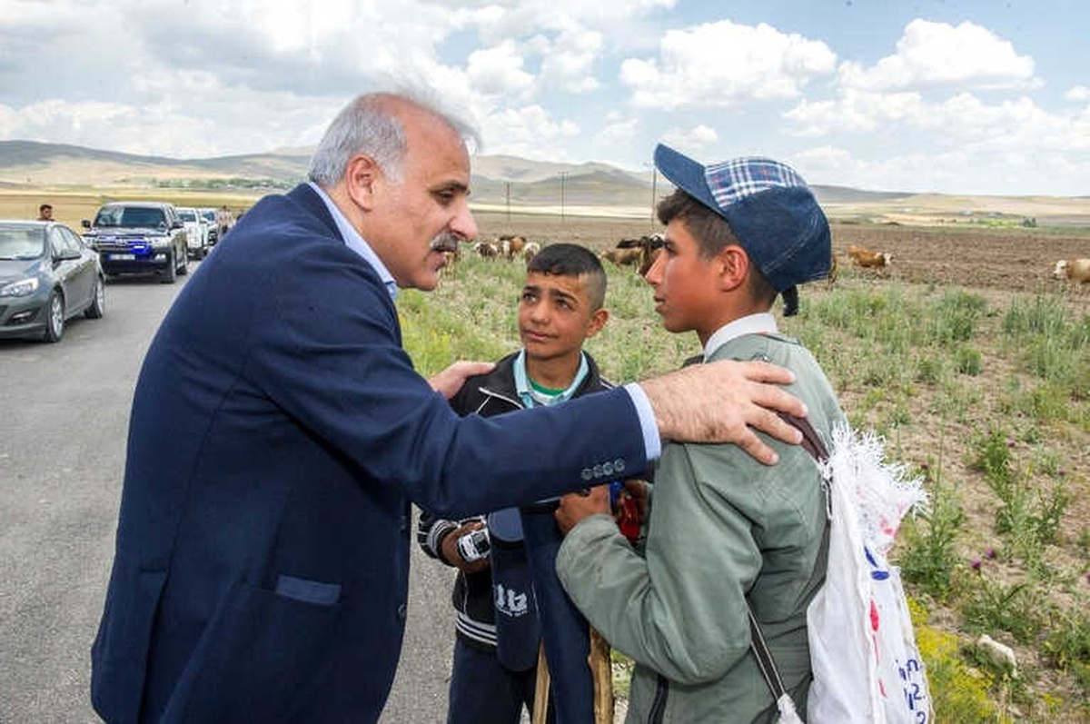 Vali Zorluoğlu, Küçük Çobanlarla Sohbet Ederek Eski Günlerini Yad Etti