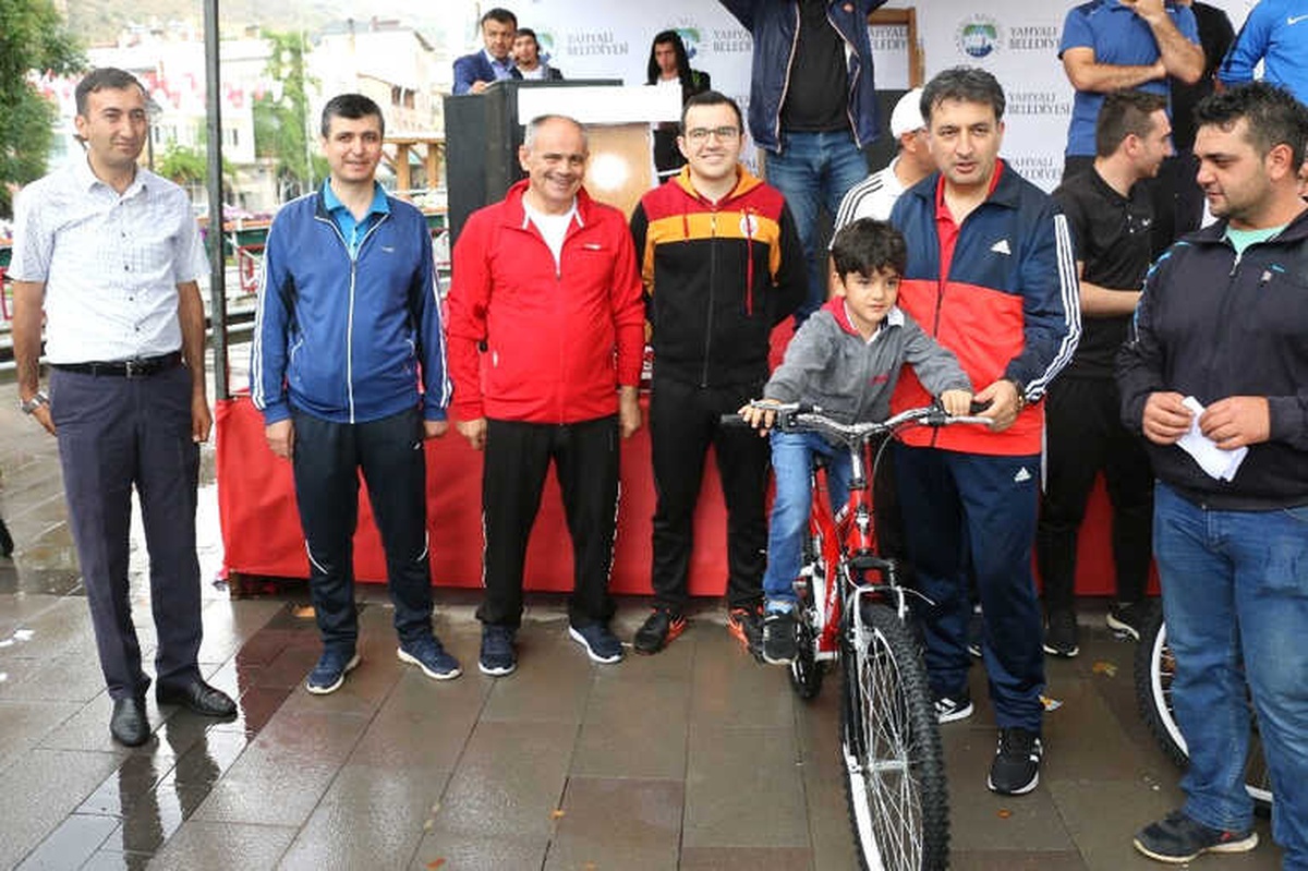 Yahyalı\'da Yaz Spor Okulları Törenle Açıldı