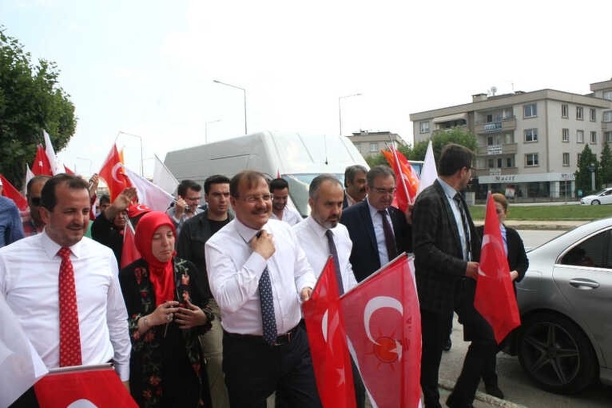 Ak Partililer Sevgi Yürüyüşünde Buluştu