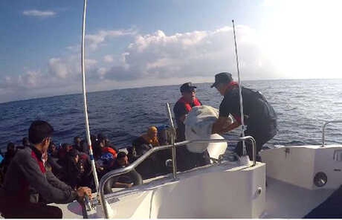 Çeşme ve Seferihisar Açıklarında 91 Kaçak Yakalandı
