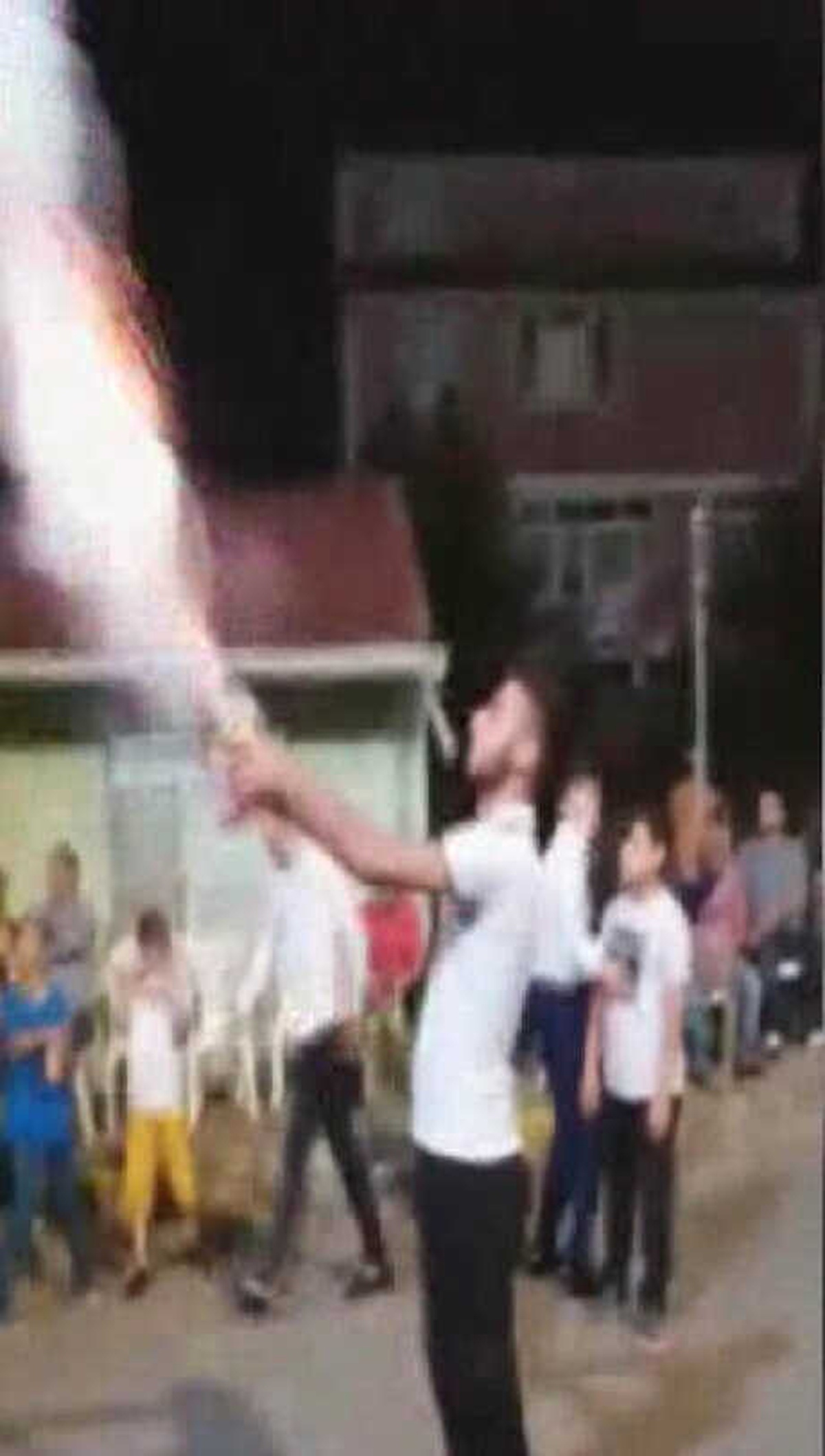 Düğünde Havai Fişek Şovu Kötü Bitti:  3 Yaralı