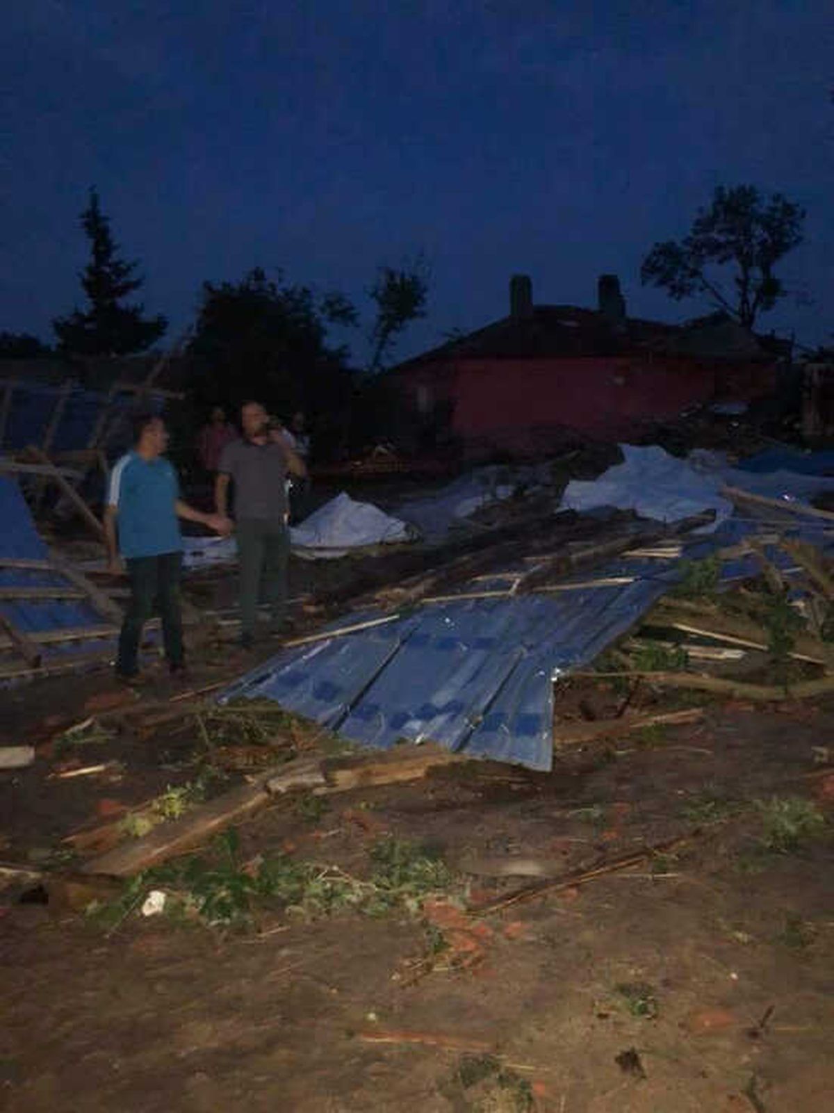 Edirne\'de Hortum Ahır Çatılarını Uçurdu