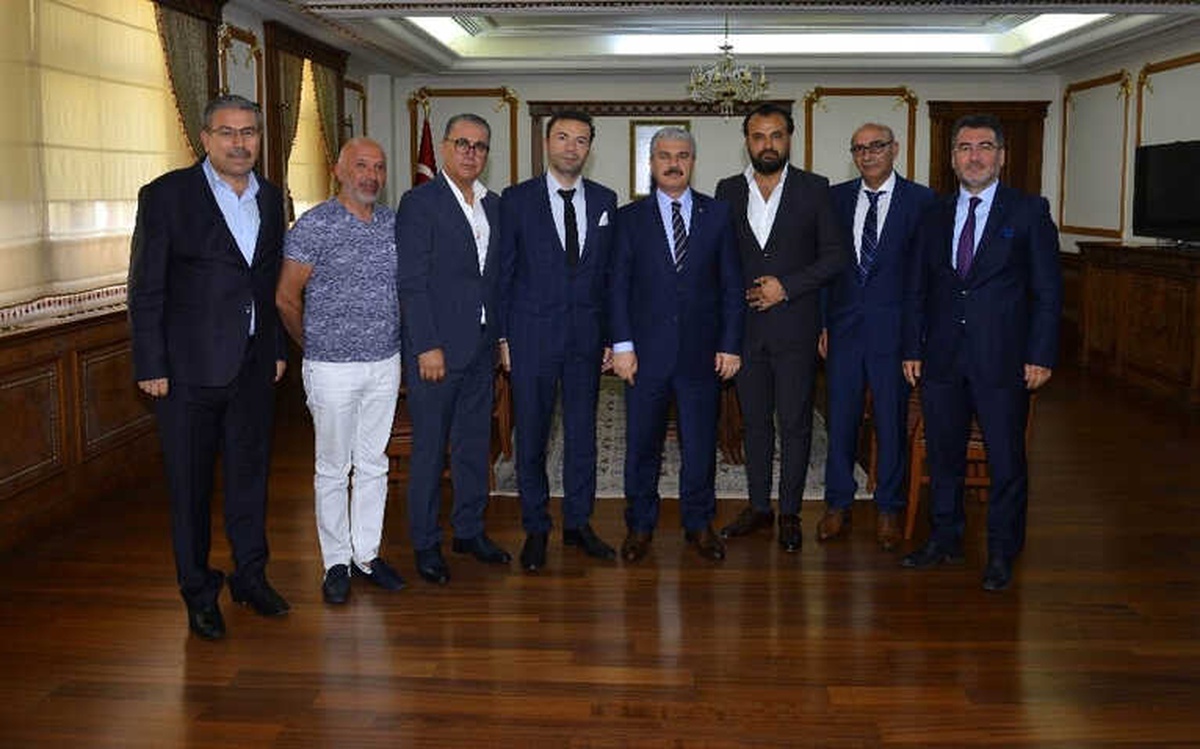 Gurbetçi İş Adamları Vali Akın\'ı Ziyaret Etti