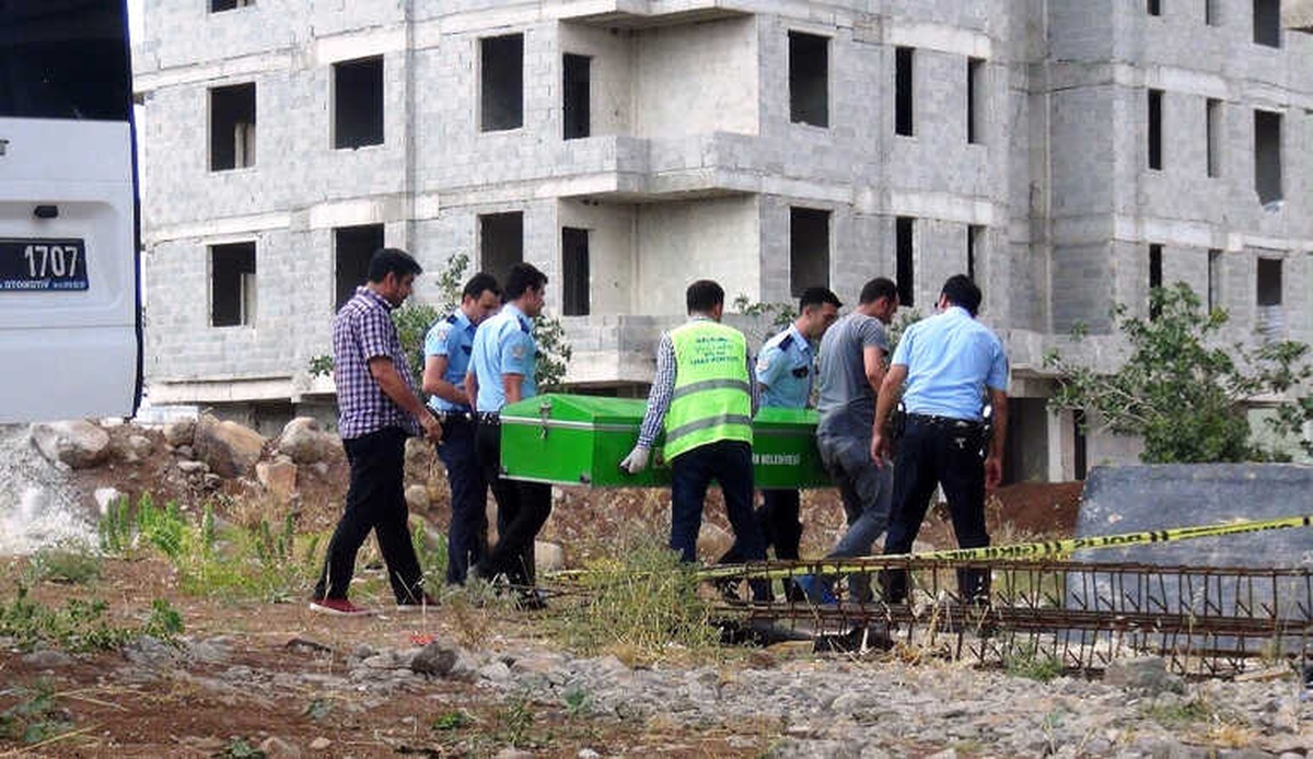İnşaat Kalıplarını Söken İşçinin Feci Sonu