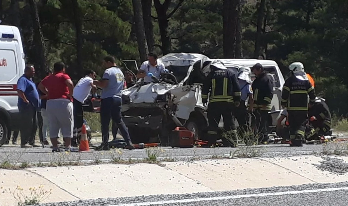 Kamyonet Sürücüsü Olay Yerinde Yaşamını Yitirdi