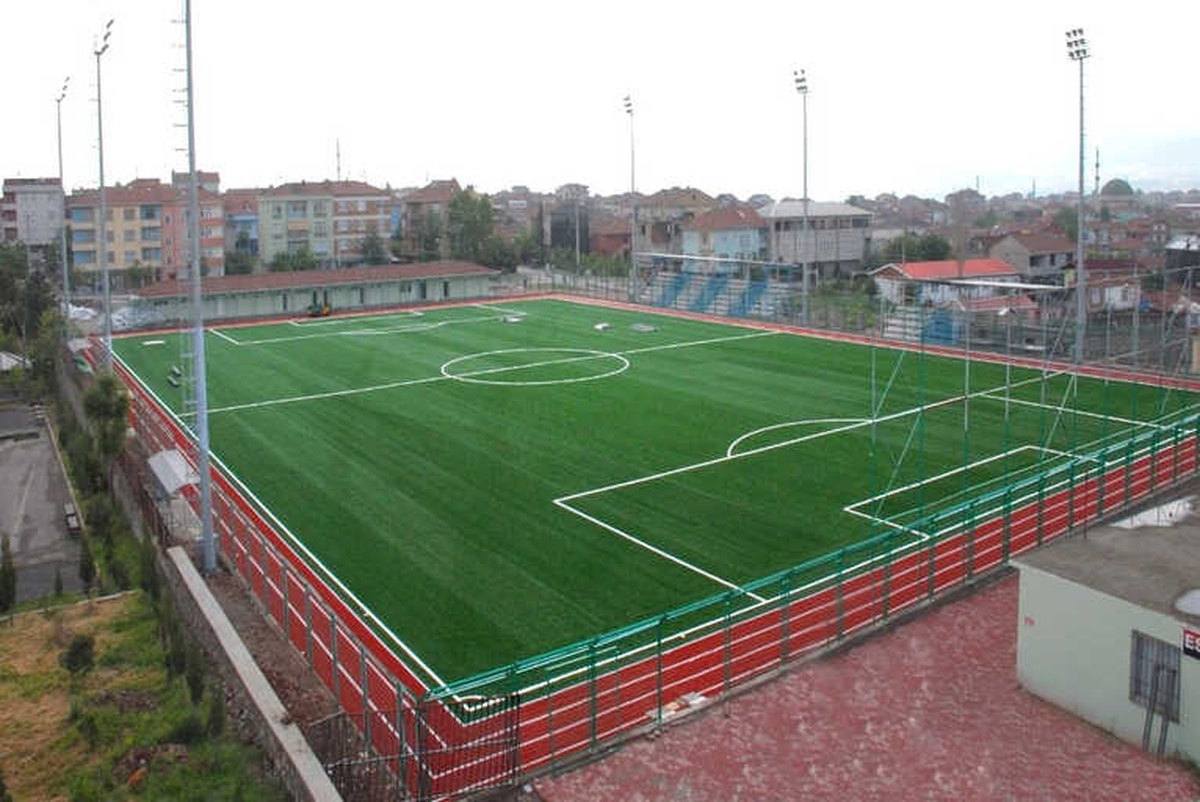 Kocaeli\'de Spor Sahalarının Zemini İyileştiriliyor