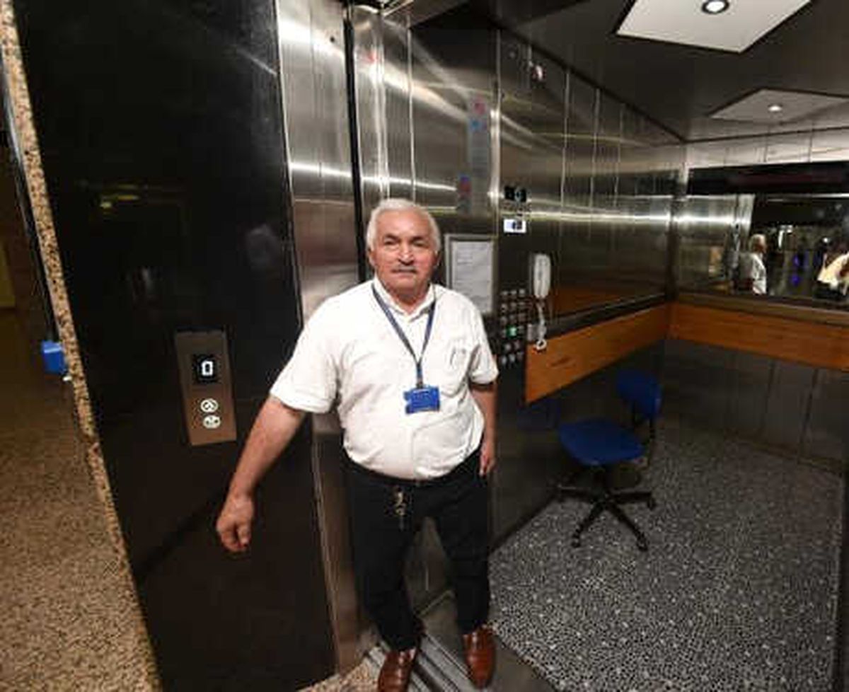 Mesailerini Asansörde Geçiriyorlar