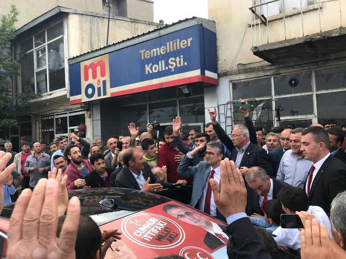 MHP\'ye Horasan\'da Sevgi Seli