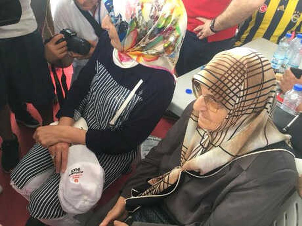 Muharrem İnce\'nin Annesi Miting Alanında