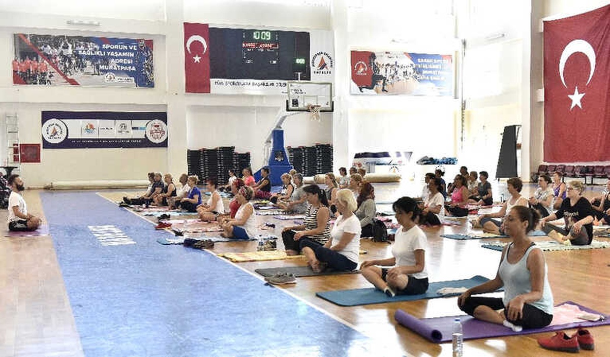 Muratpaşa\'da Dünya Yoga Günü Etkinliği