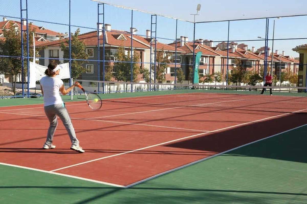 Odunpazarı\'ndan Gençlere Ücretsiz Tenis Dersleri