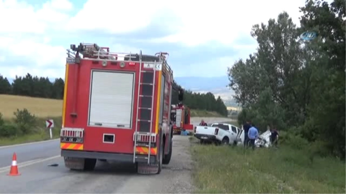 Pikap ile Otomobil Çarpıştı: 1 Ölü, 1 Yaralı