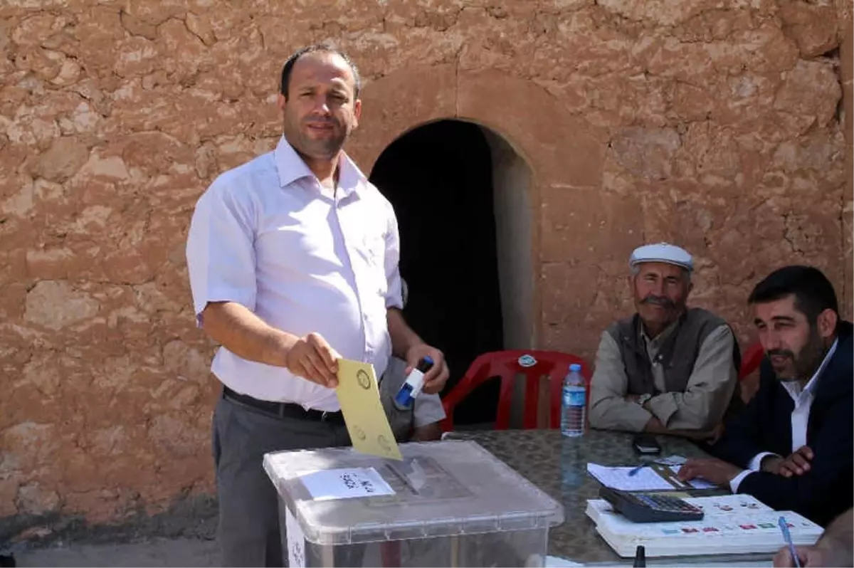 14 Seçmenli Mahallede 4 Kişi Oy Kullandı