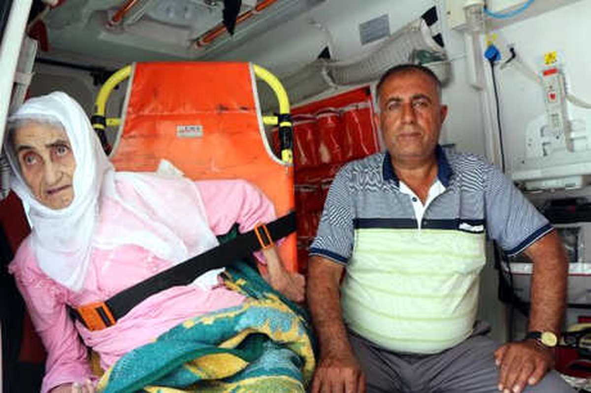 90 Yaşındaki Yatalak Hasta, Ambulansta Oy Kullandı