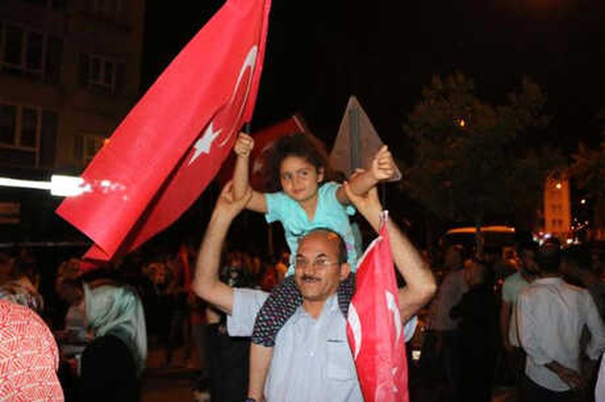 Adıyaman\'da AK Parti\'liler Sokaklara Döküldü