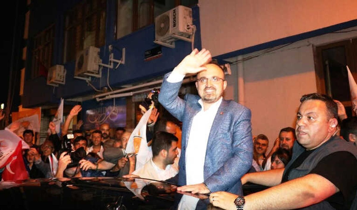 AK Parti Grup Başkanvekili Turan Seçim Sonucunu Davul Çalarak Kutladı