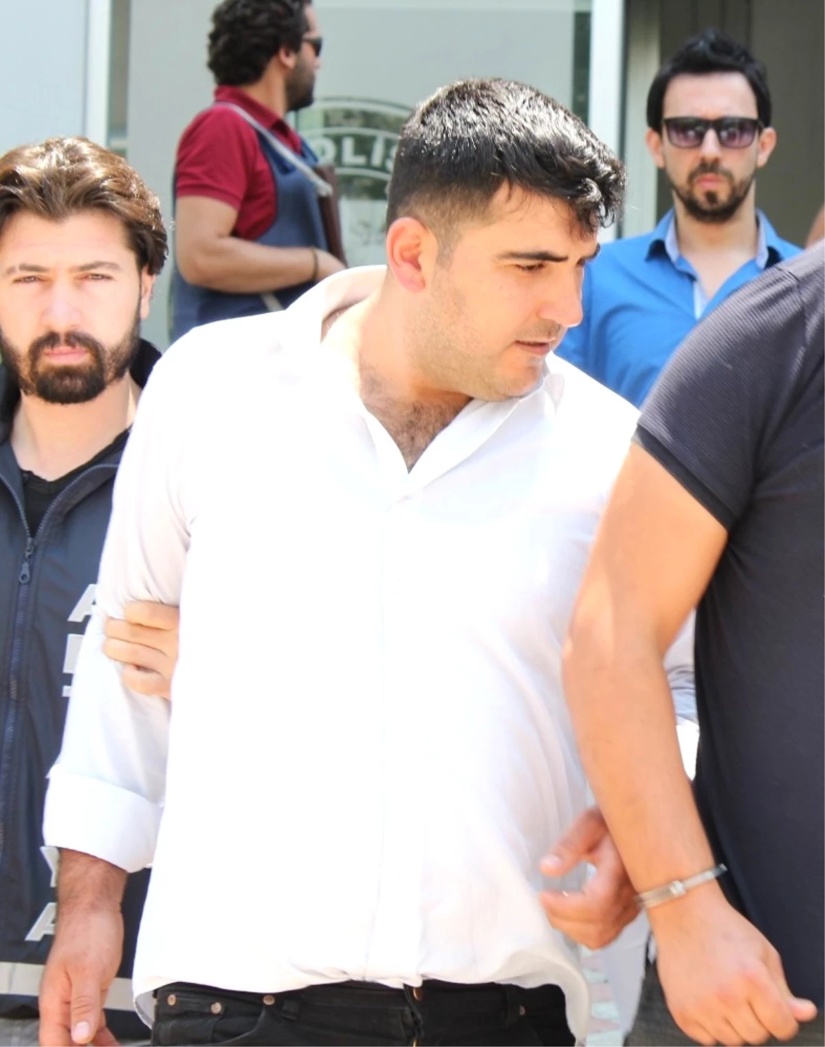 Antalya\'da Milyonerin Aracından Hırsızlığa 4 Tutuklama