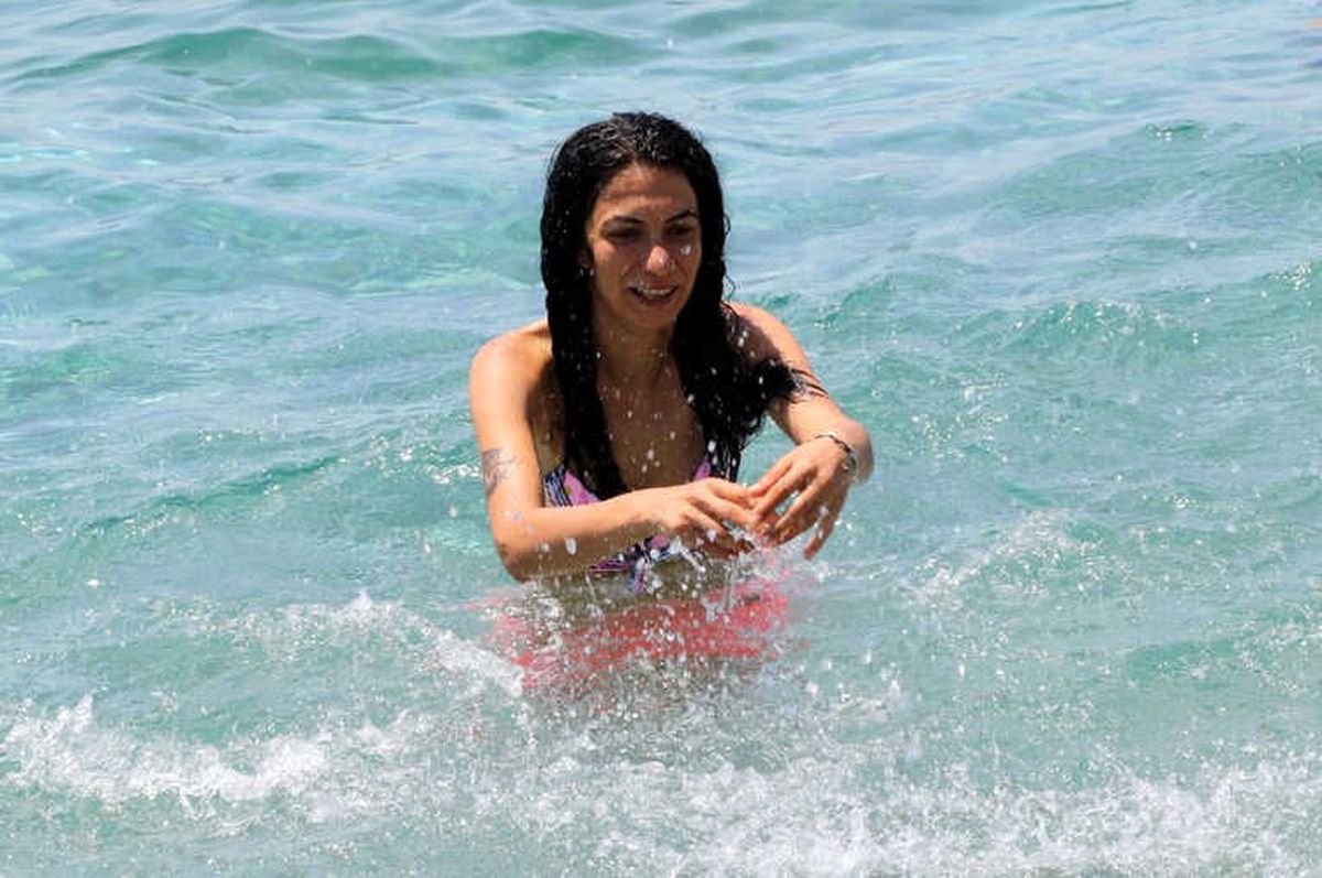 Antalya\'da Oyunu Kullanan Denize Koştu