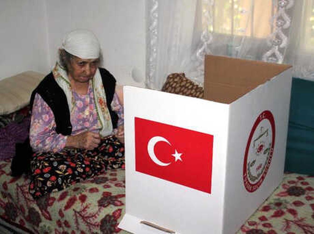 Antalya\'da Seçmen Sandık Başına Gitti (3)