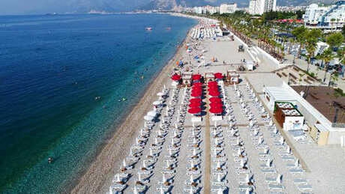 Antalyalı Oy Kullanıp Sahile Gitti