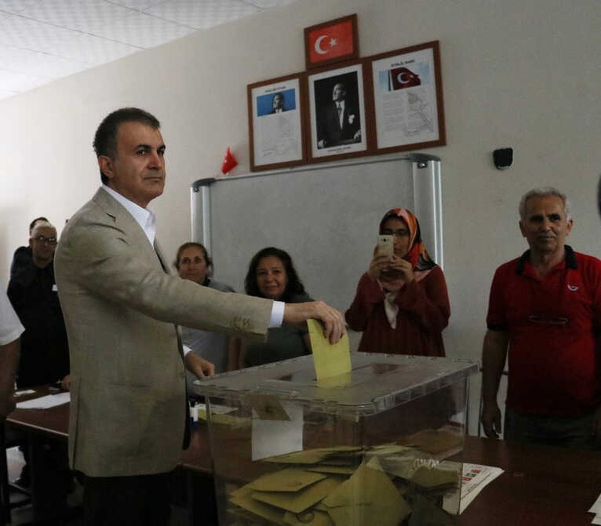 Bakan Çelik Adana\'da Oyunu Kullandı