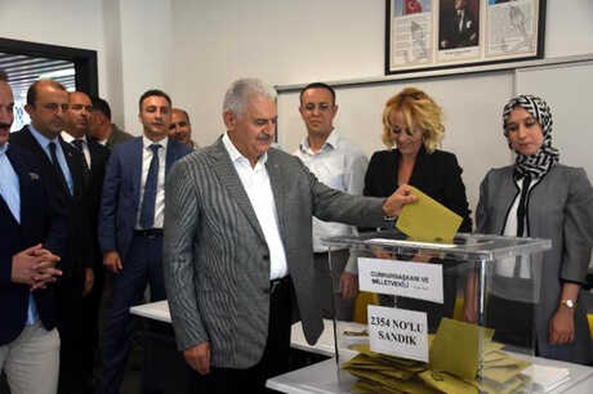 Başbakan Yıldırım, Annesinin Adını Taşıyan Okulda Oy Kullandı