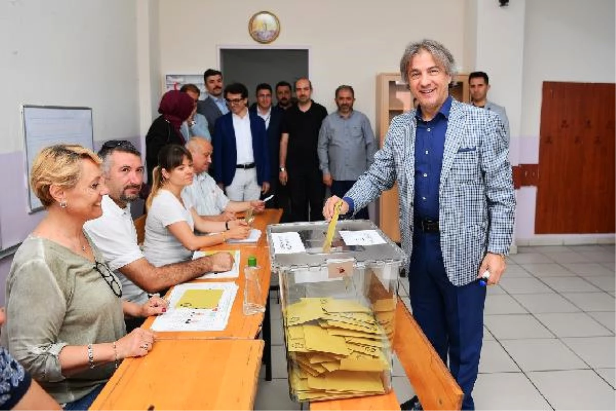 Beyoğlu Belediye Başkanı Demircan Oyunu Kullandı