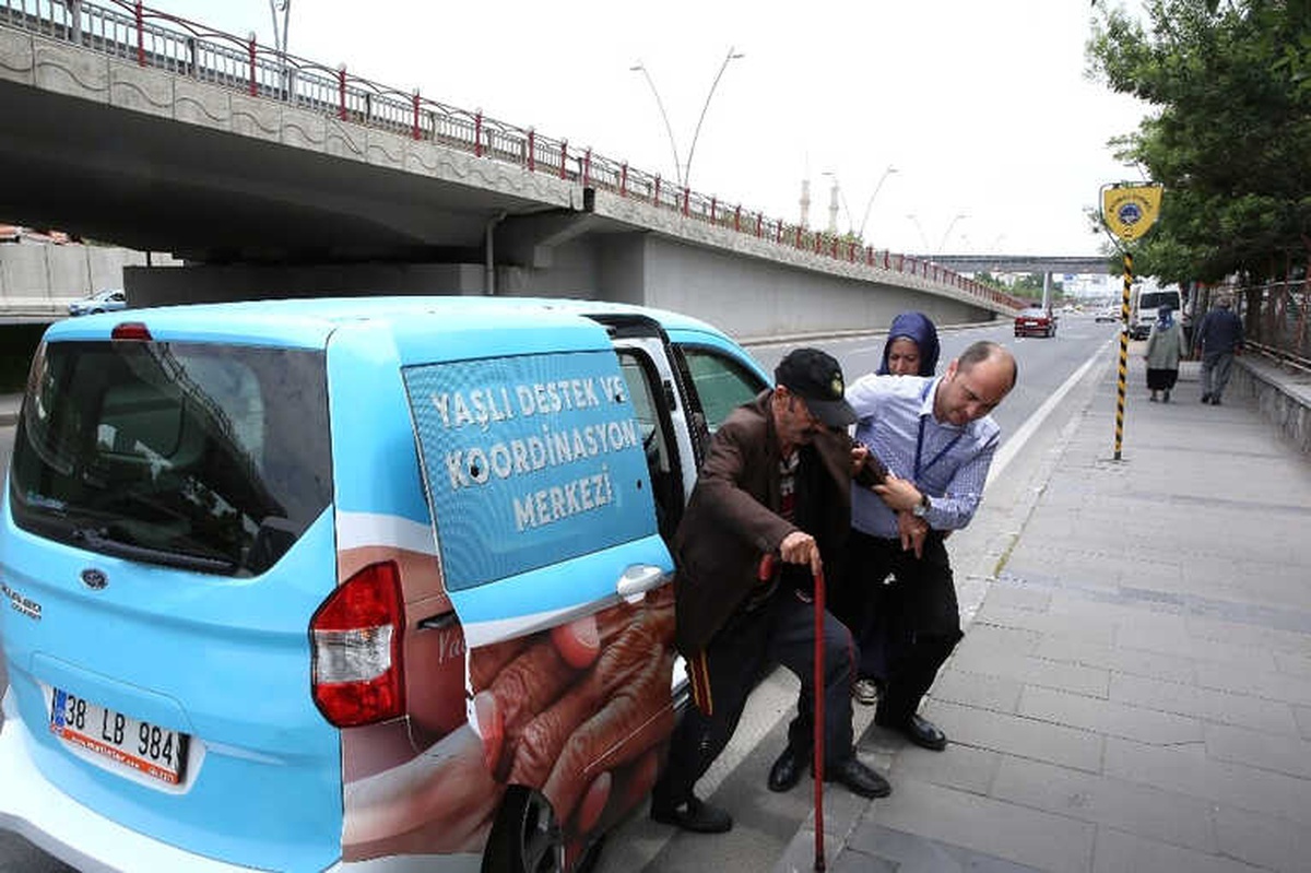 Büyükşehir\'den Yaşlılara Özel Seçim Hizmeti