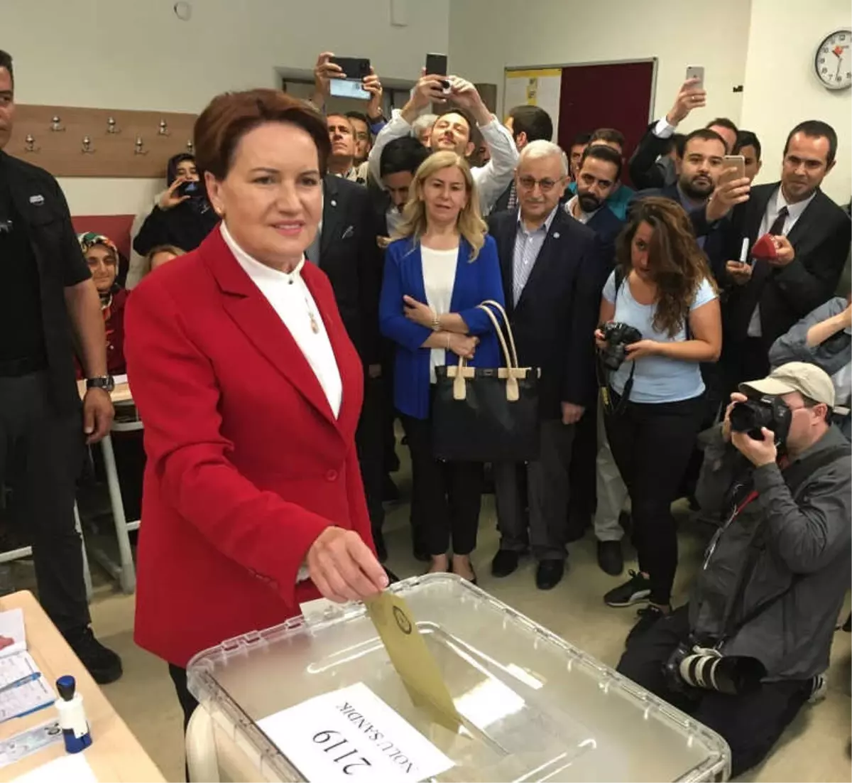 Cumhurbaşkanı Adayı Akşener, Oyunu Beylerbeyi\'nde Kullandı