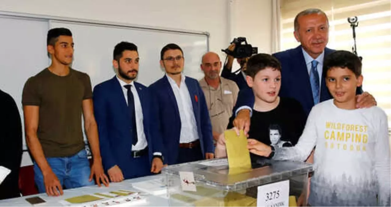 Cumhurbaşkanı Erdoğan\'ın Oy Kullandığı Sandıktan Demirtaş\'a 9 Oy Çıktı