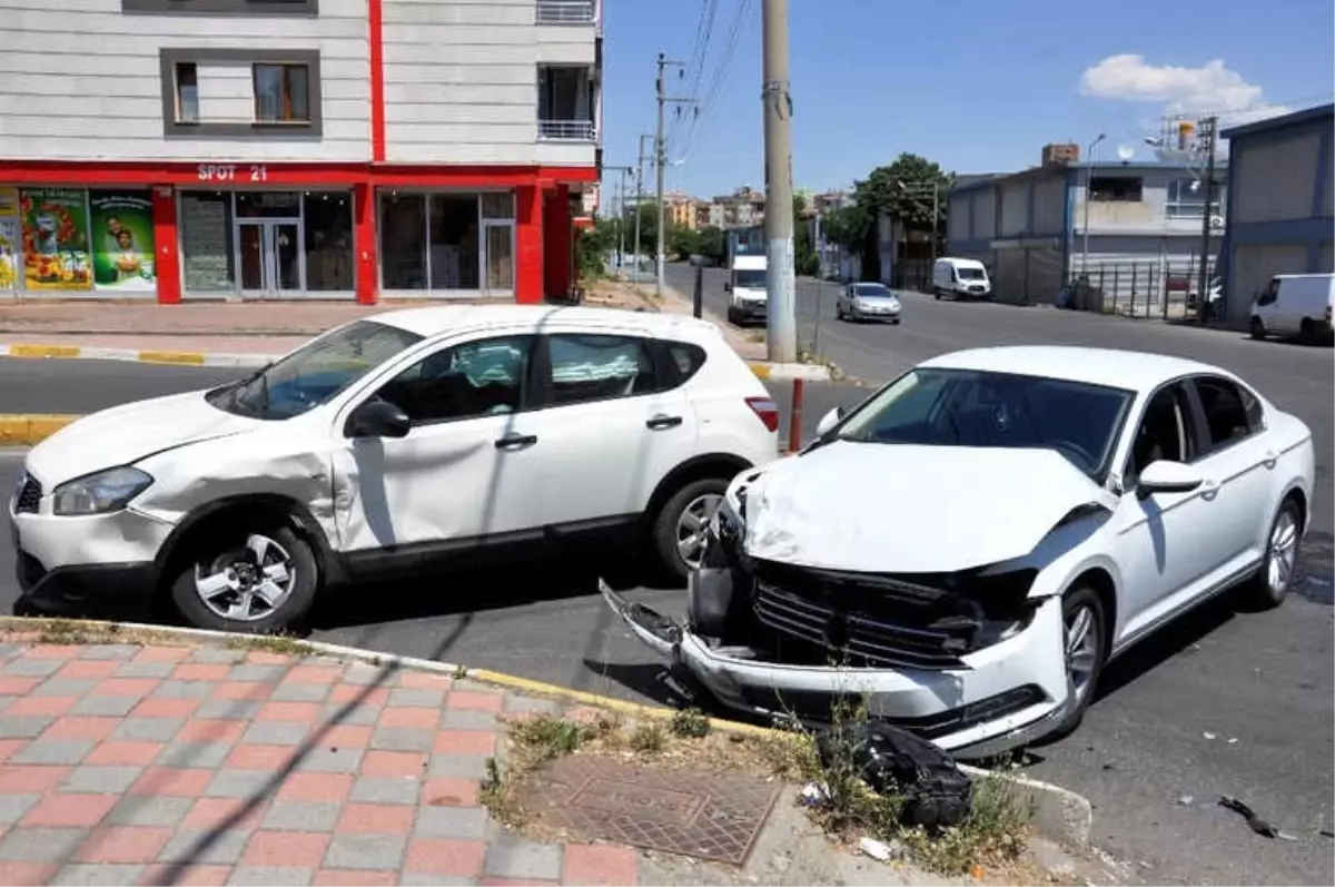 Diyarbakır\'da Trafik Kazası: 4\'ü Çocuk 7 Yaralı