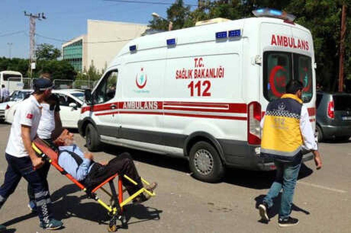Engelli Seçmen Ambulansla Oy Kullanmaya Gitti
