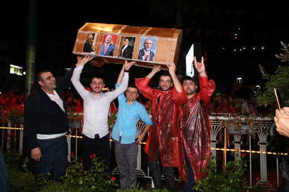 Erdoğan\'ın Memleketinde Horonlu Kutlama