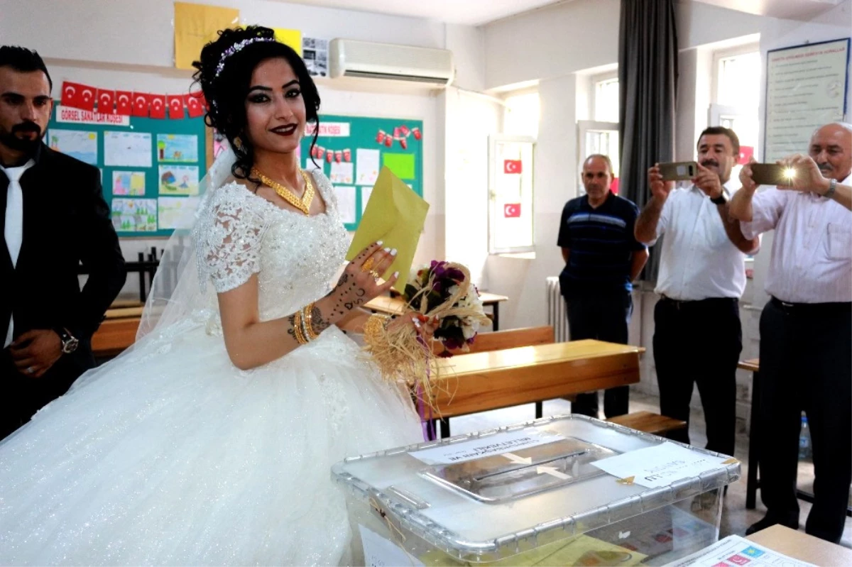 Gelin Damat Zılgıtlarla Sandık Başına Gitti