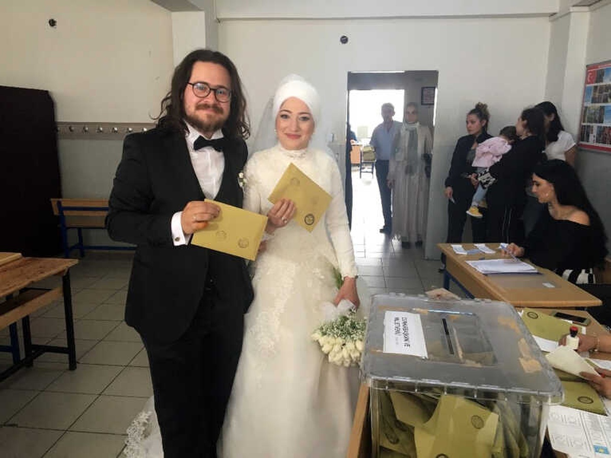 Gelin ve Damat Nikahın Ardından Sandığa Gitti