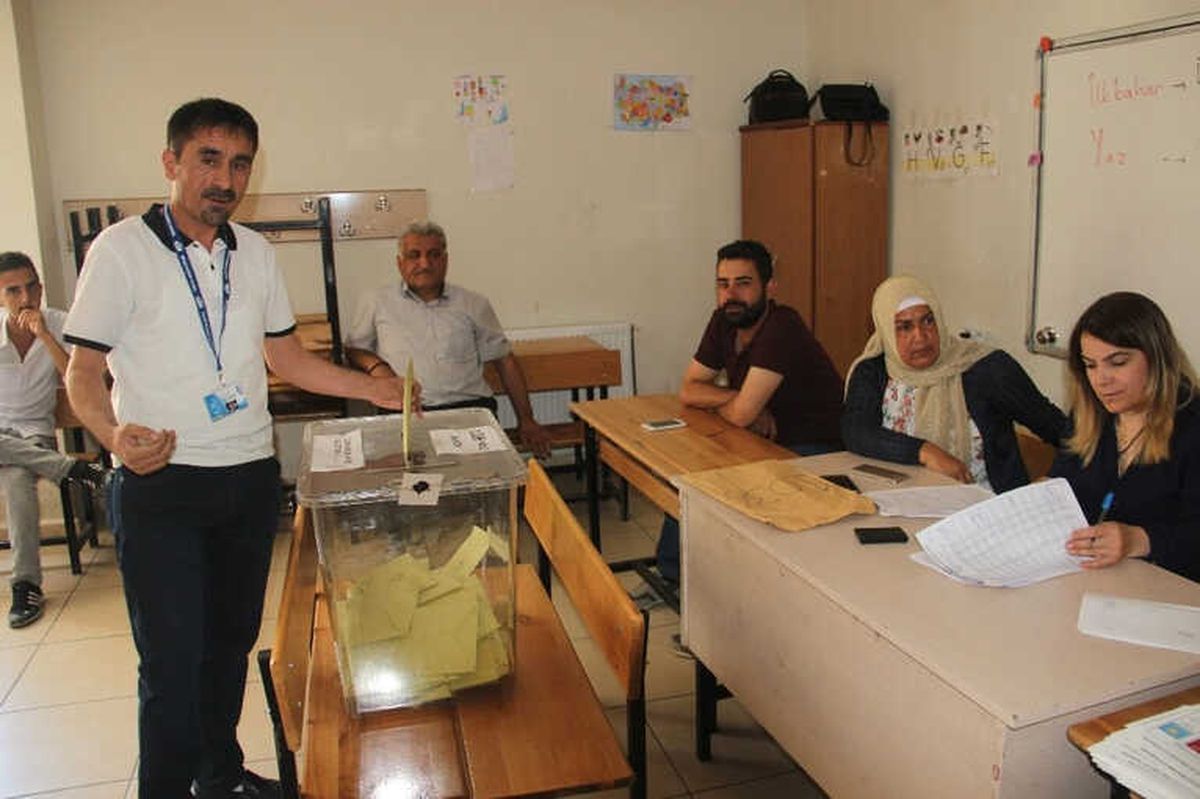 Hakkari\'de Oy Kullanmaya Başladı