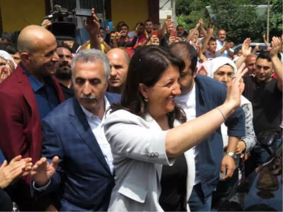 Hdp Eş Başkanı Pervin Buldan Oyunu Kullandı