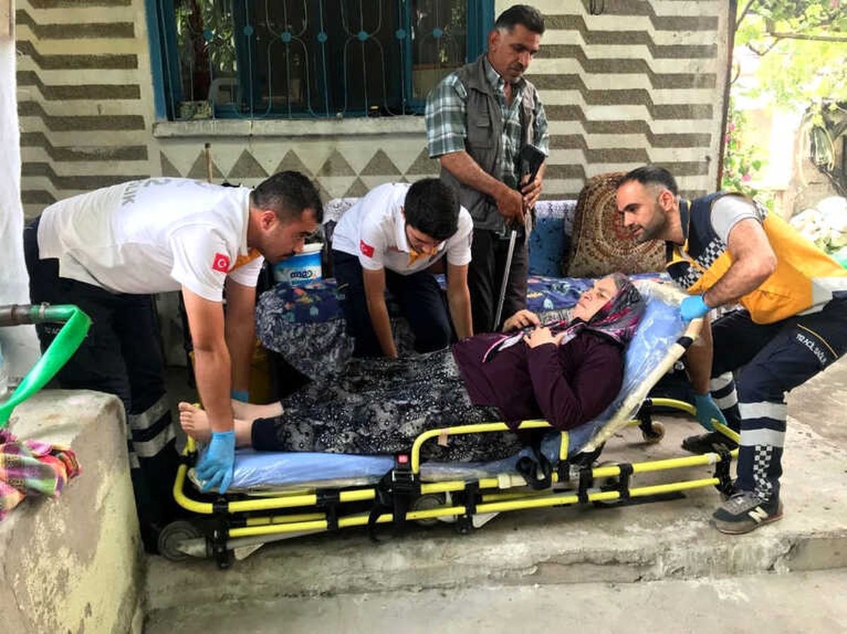İl Sağlık Müdürlüğü\'ne Bağlı 112 ve Evde Sağlık Hizmetleri Ekipleri Sandığa Gidemeyen Hastaları...