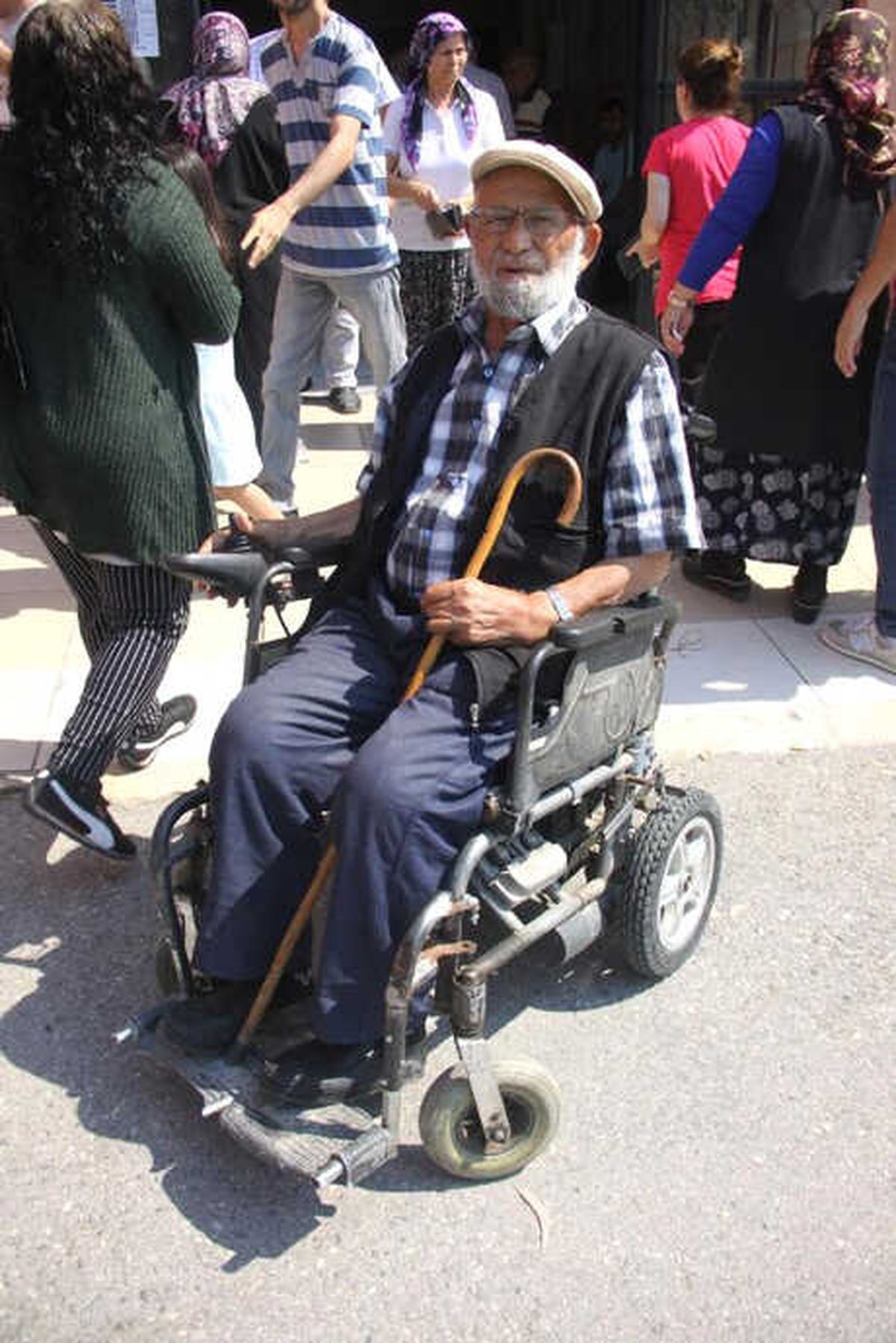 İzmir\'de Oy Verme İşlemi Başladı (3)