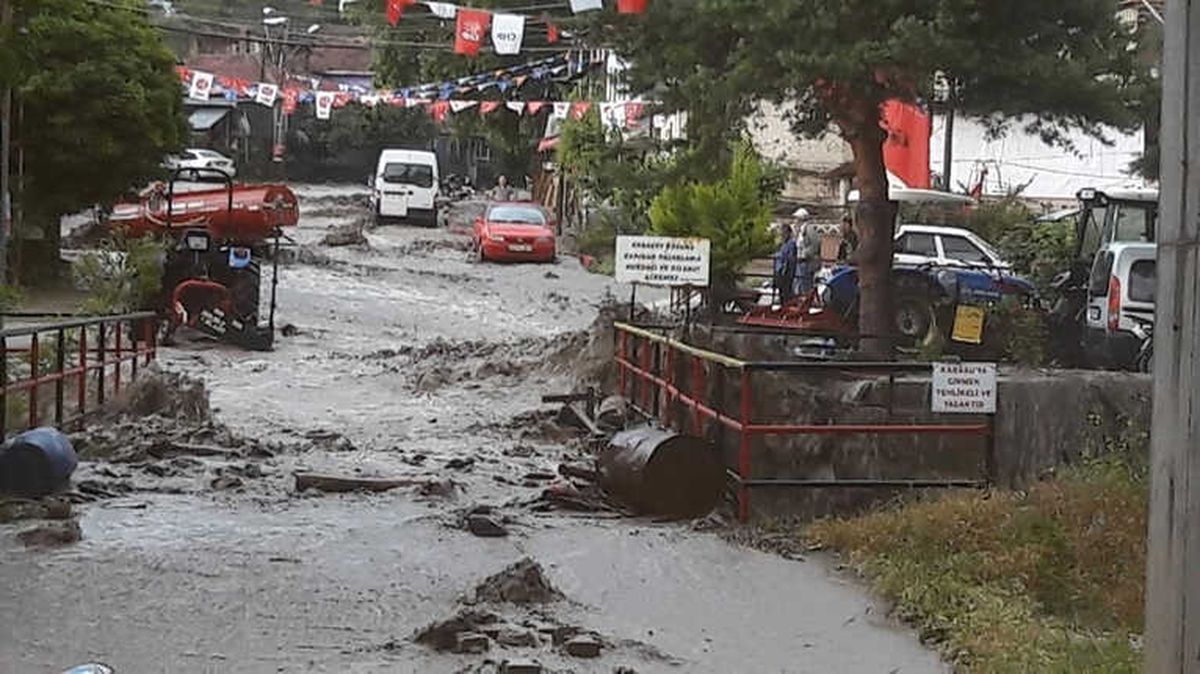 Karaköy\'ü Sel Aldı