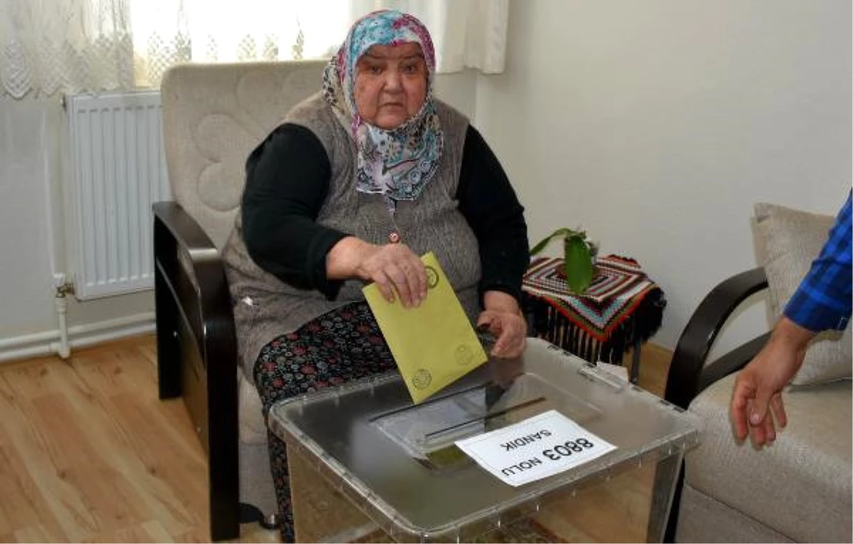 Koah Hastası Kadın, 5 Yıl Sonra Evinde Oy Kullandı