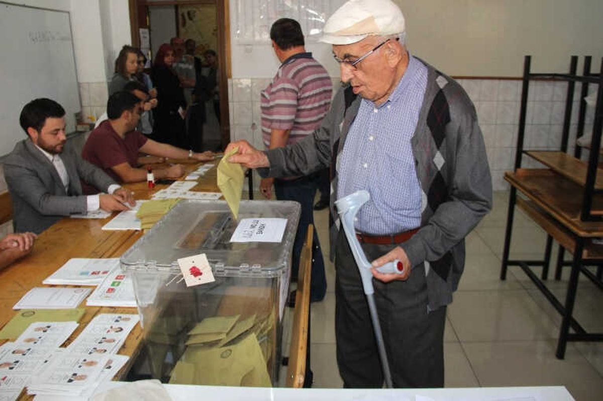 Konya\'da Oy Kullanma İşlemi Başladı