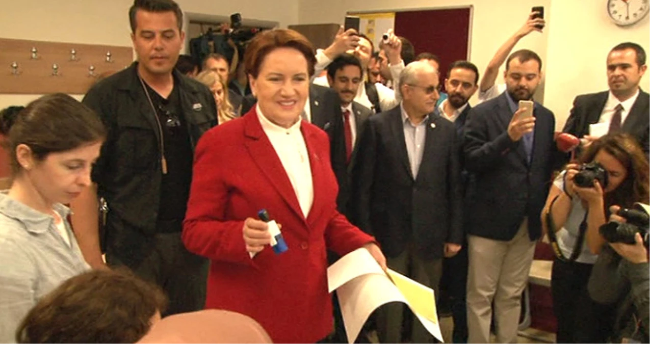 İYİ Parti\'nin Cumhurbaşkanı Adayı Meral Akşener, Oyunu Kullandı